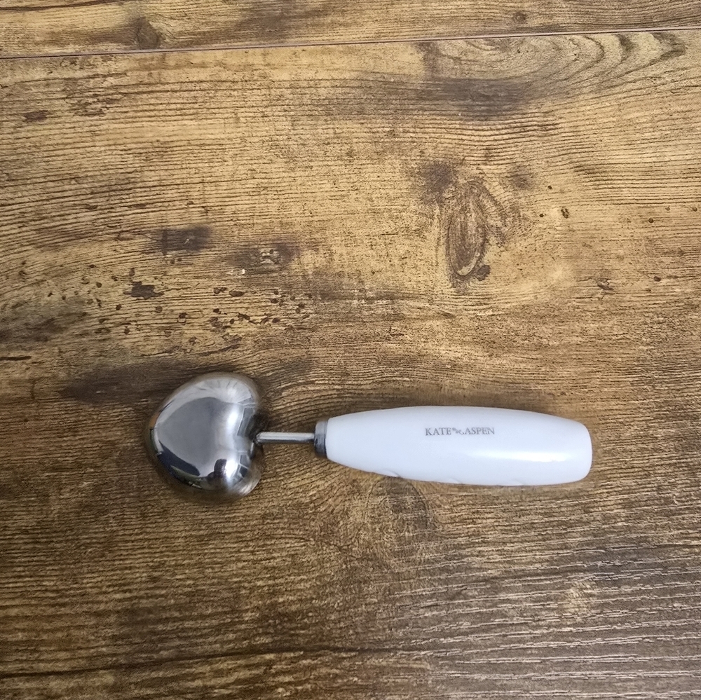 Kate Aspen scoop of love Heart-Shaped Scoop with White Handle - Picture 3 of 7